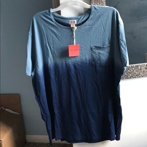 crew neck t-shirt with pocket